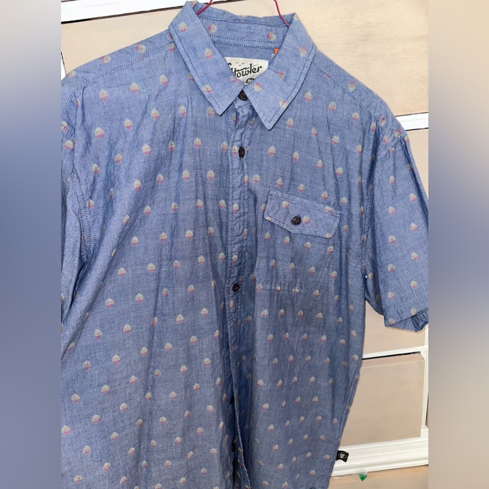 Howler Bros Size Large button up